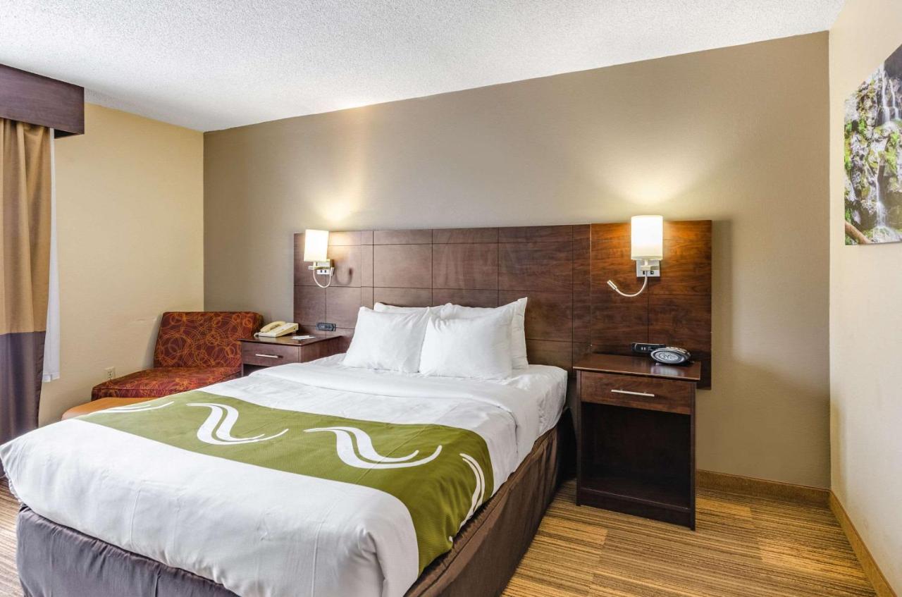 Queen Room - Accessible/Non-Smoking