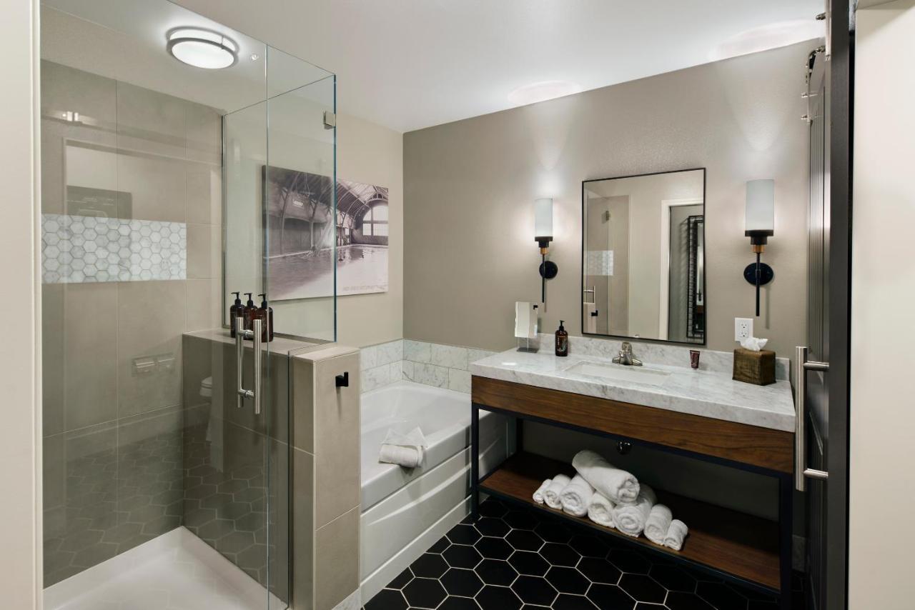 2 Queen Suite,1012078207:JPEG