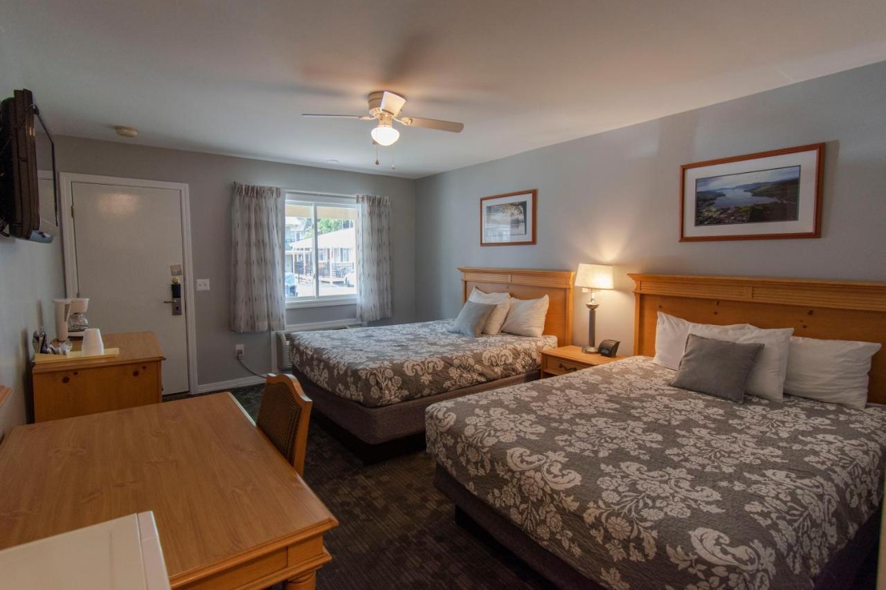 Queen Room with Two Queen Beds - Poolside,1072618168:JPEG