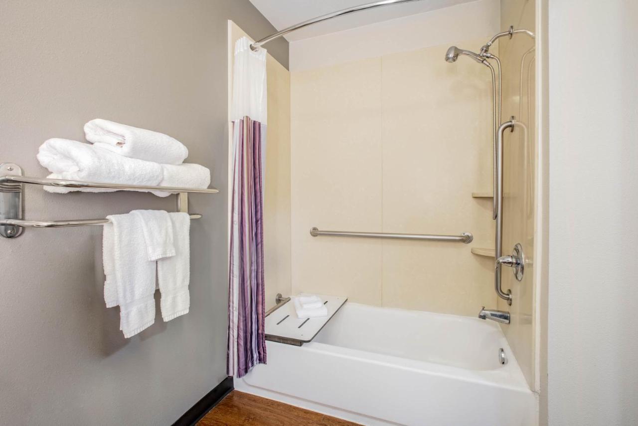 King Room Roll Shower Mobility or Hearing Accessible Non-Smoking,1276087969:JPEG