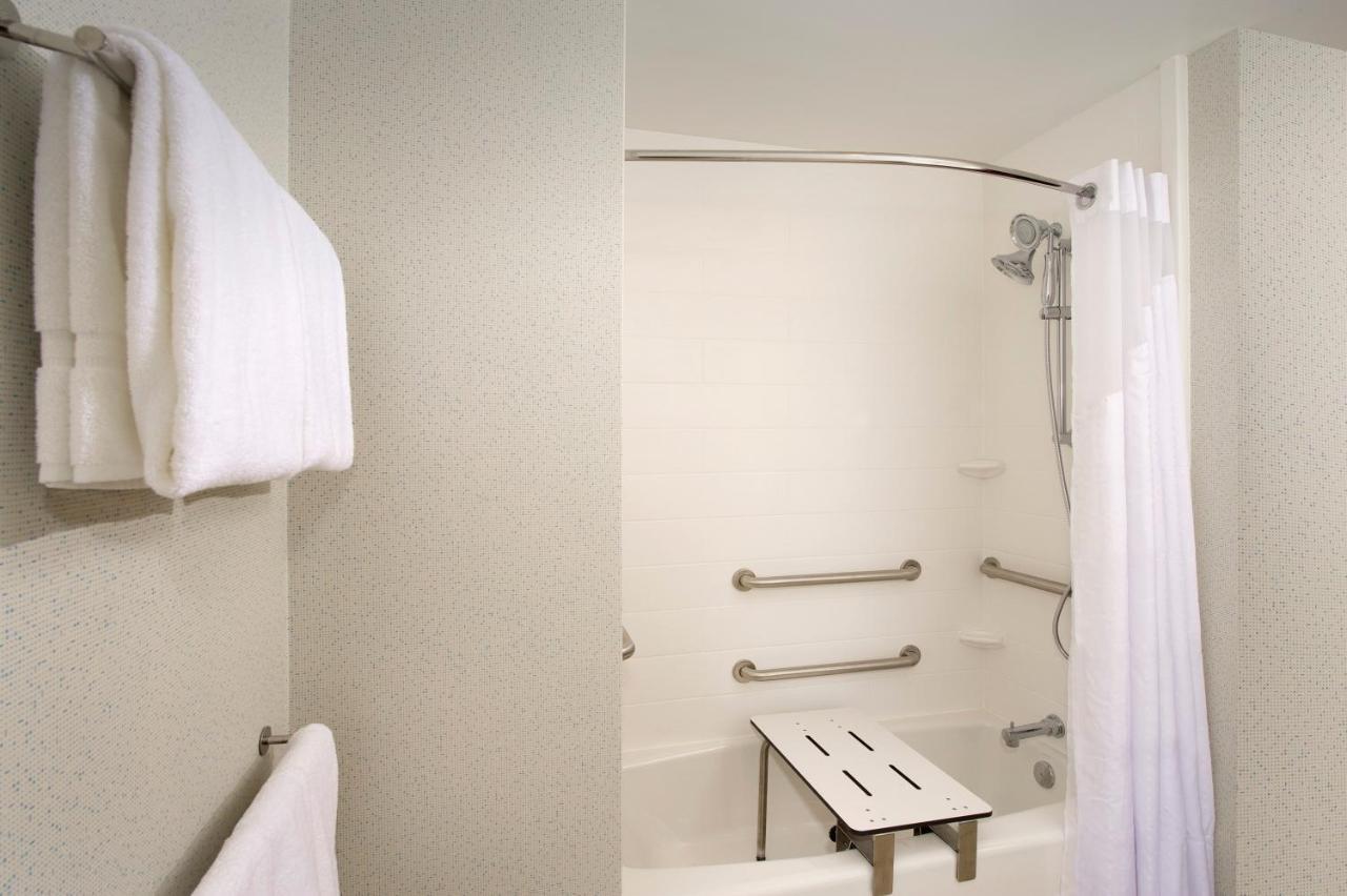 Queen Room with Two Queen Beds - Hearing Accessible