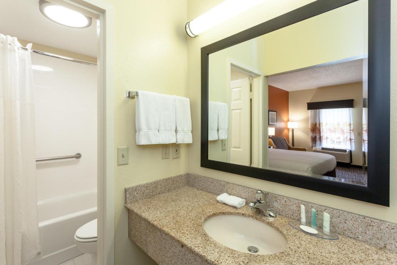 King Room - Non-Smoking,1107893952:JPEG