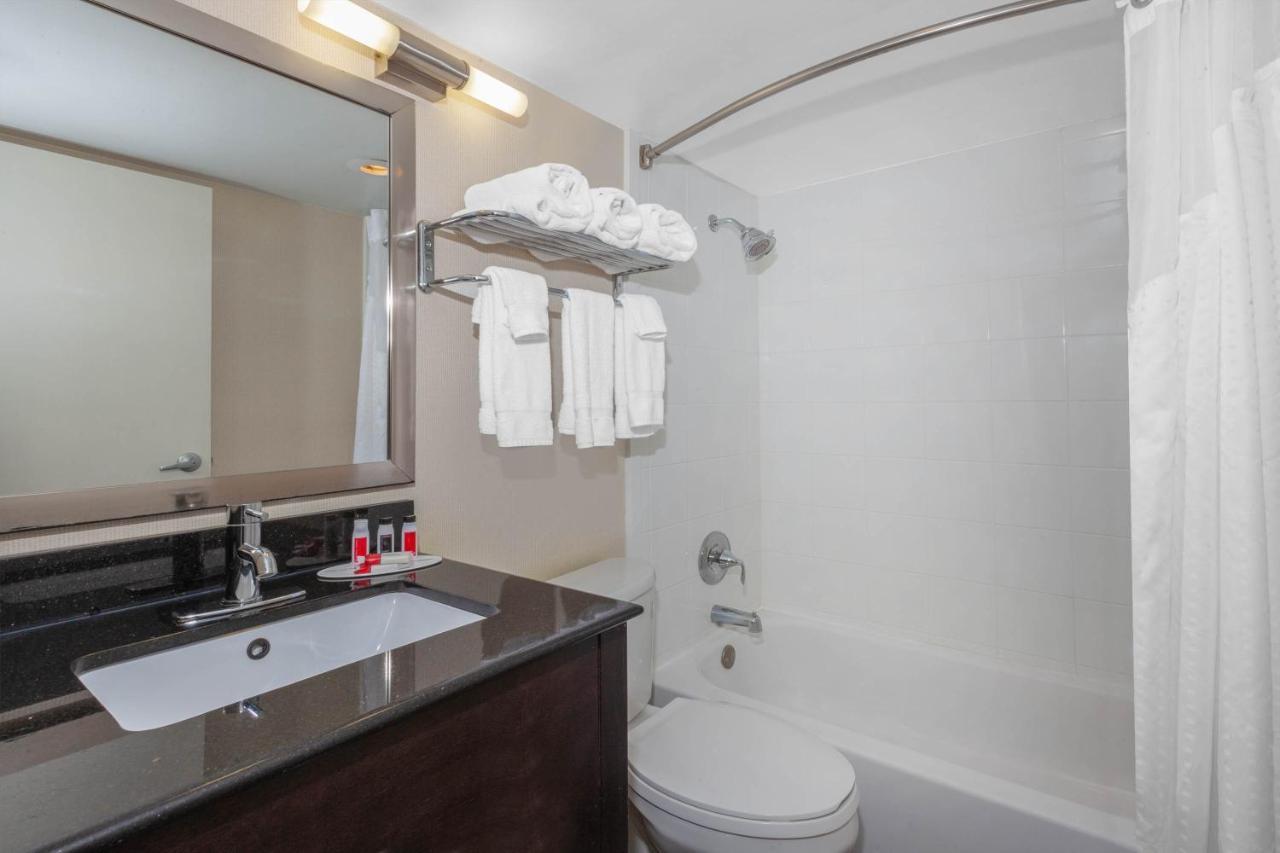 Queen Room with Two Queen Beds - Non-Smoking,1214376676:JPEG