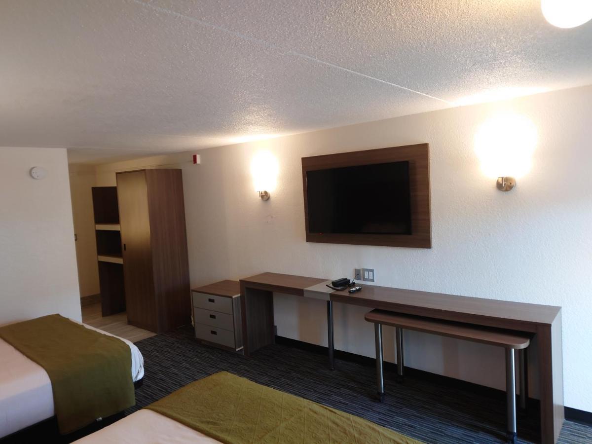 Two Queens Renovated- Can adjoin to the King Suite (King Suite sold separately),1125893829:JPEG