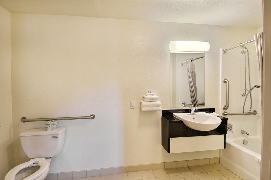 1 Double Bed, Mobility Accessible Room, Roll-In Shower, Non-Smoking