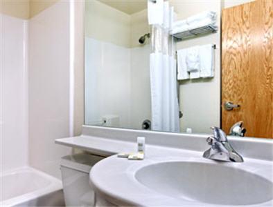 Queen Room - Disability Access - Non-Smoking