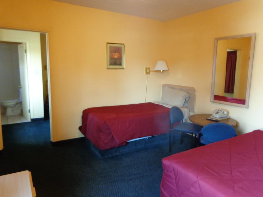 Family Room,702934678:JPEG