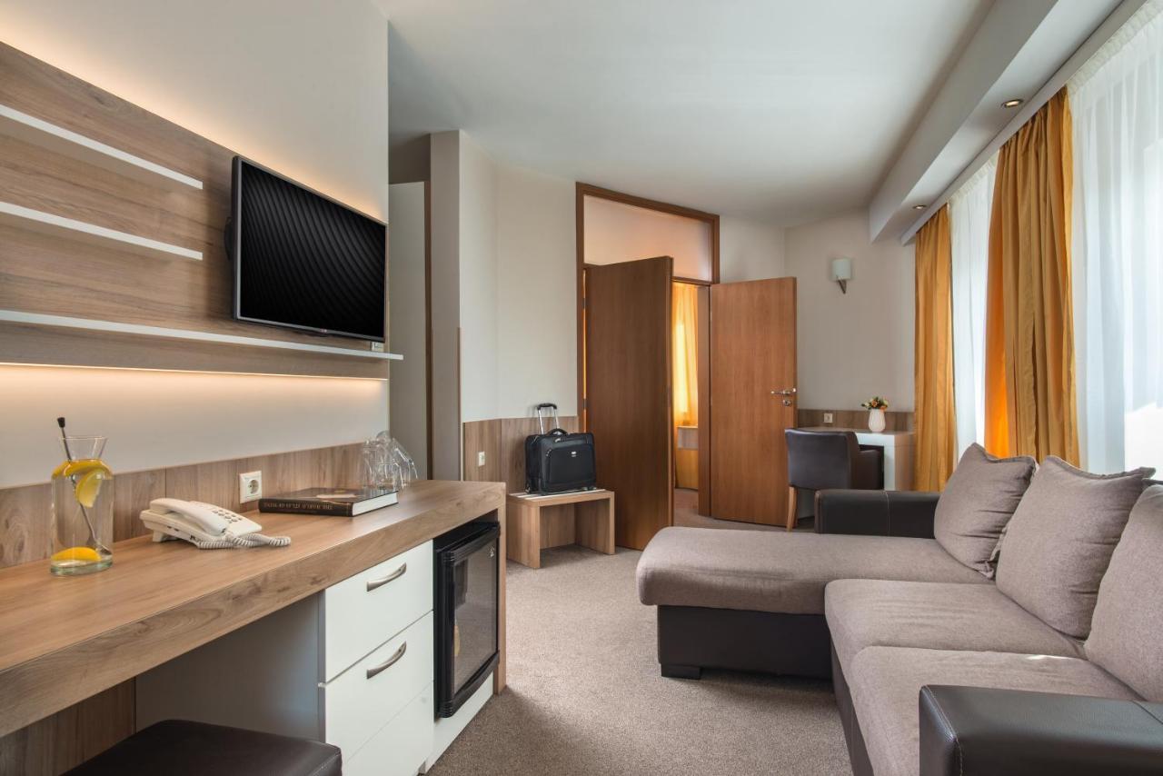 One-Bedroom Family Apartment,1611053802:JPEG