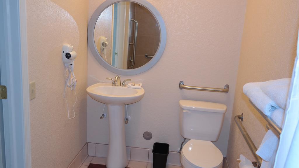 Queen Room - Disability Access/Non-Smoking,727678381:JPEG