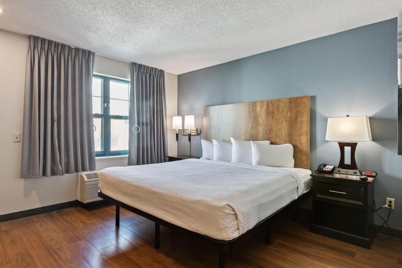Premium Deluxe Studio 1 King Bed Non-Smoking,1145531767:JPEG