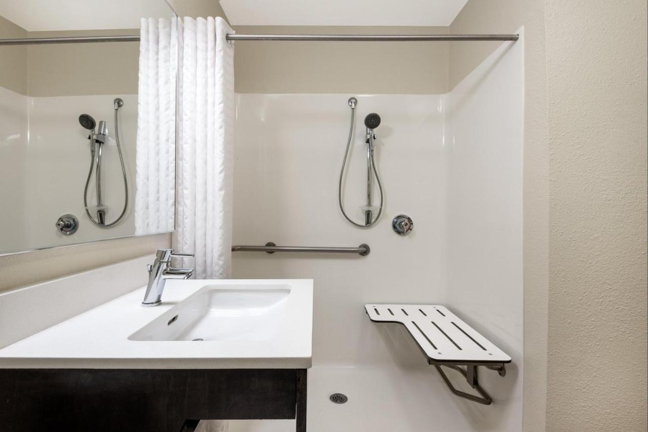 Queen Studio Suite Mobility Access Roll Shower or Non-Smoking,1276410142:JPEG