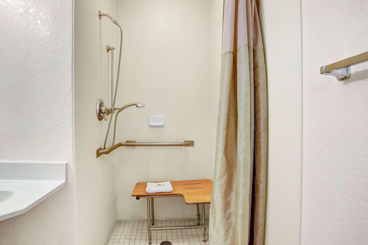 King Room with Roll-in Shower - Disability Access - Non-Smoking,1746901935:JPEG