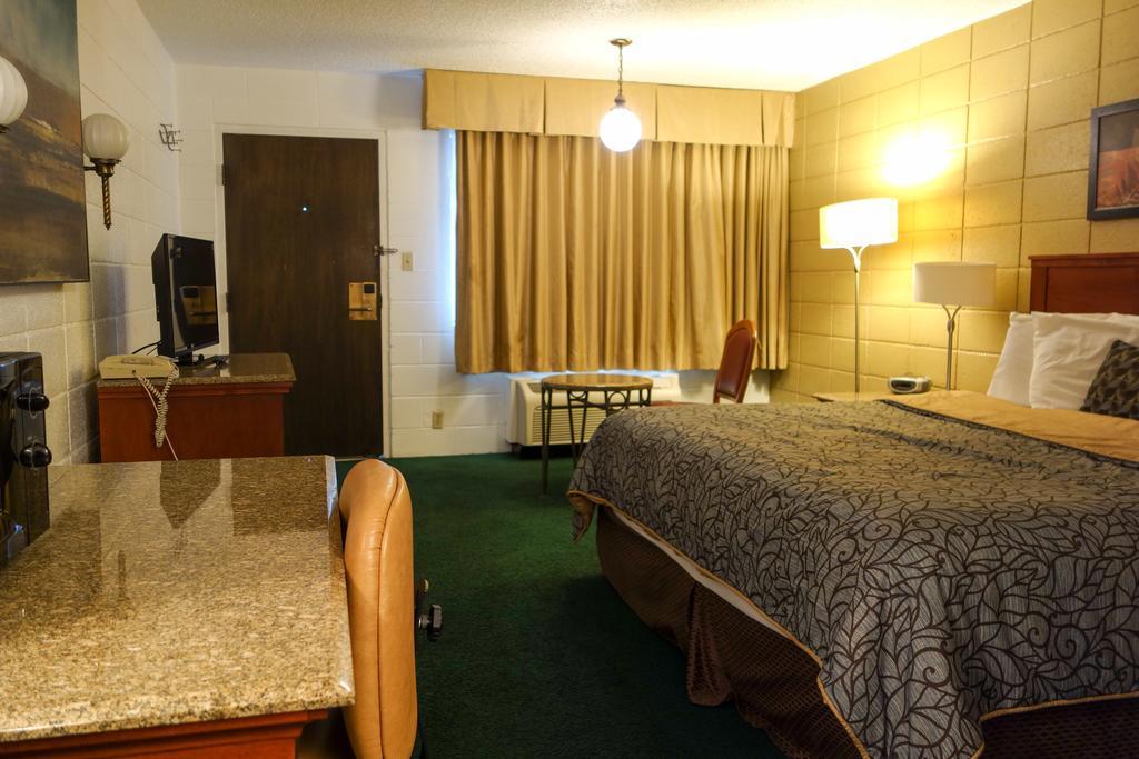 Queen Room with Two Queen Beds - Smoking,118195891:JPEG