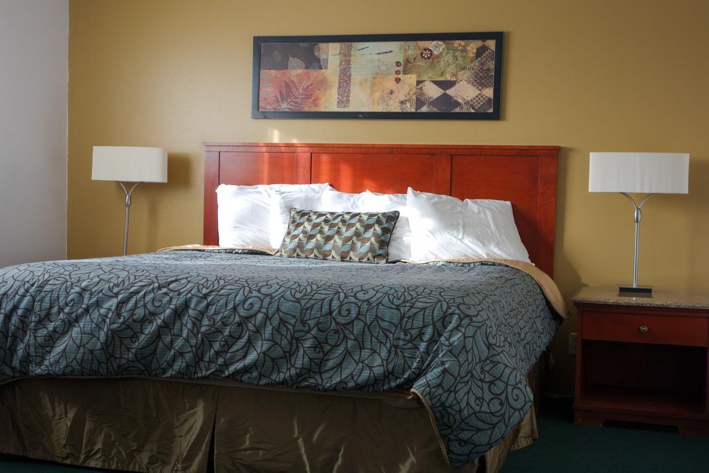 Family Room,122421457:JPEG