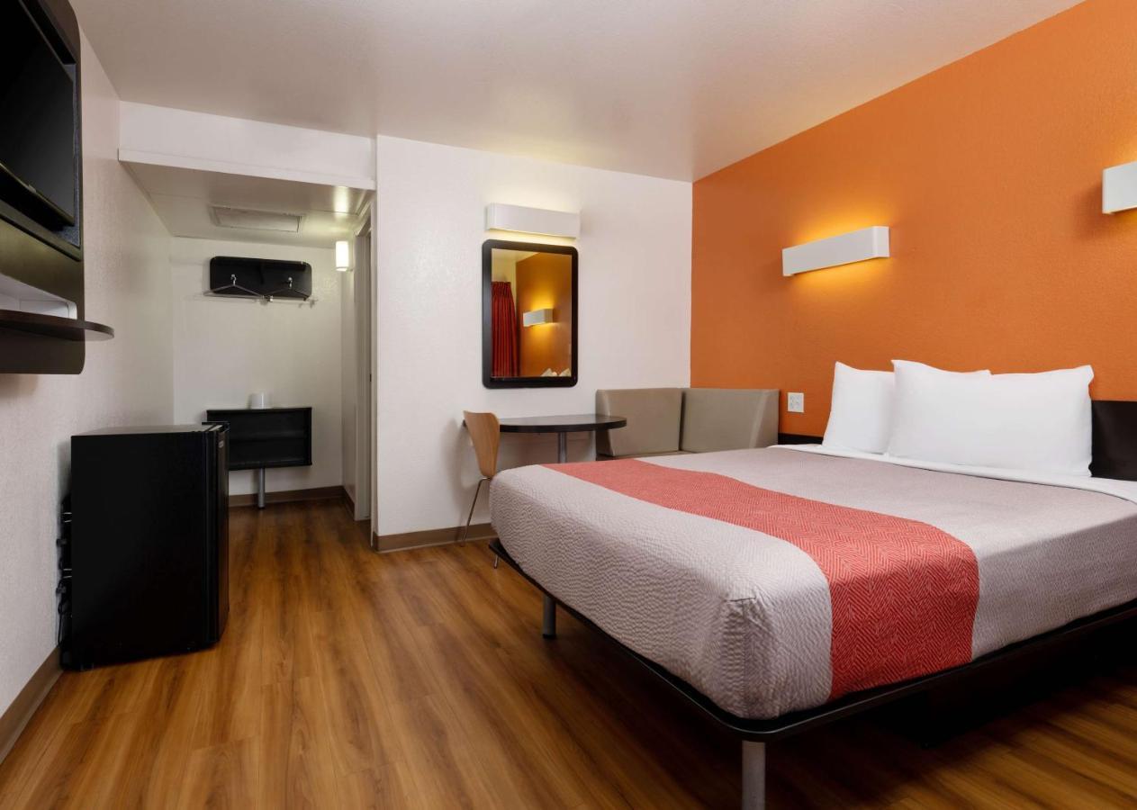 Queen Room,1211824159:JPEG