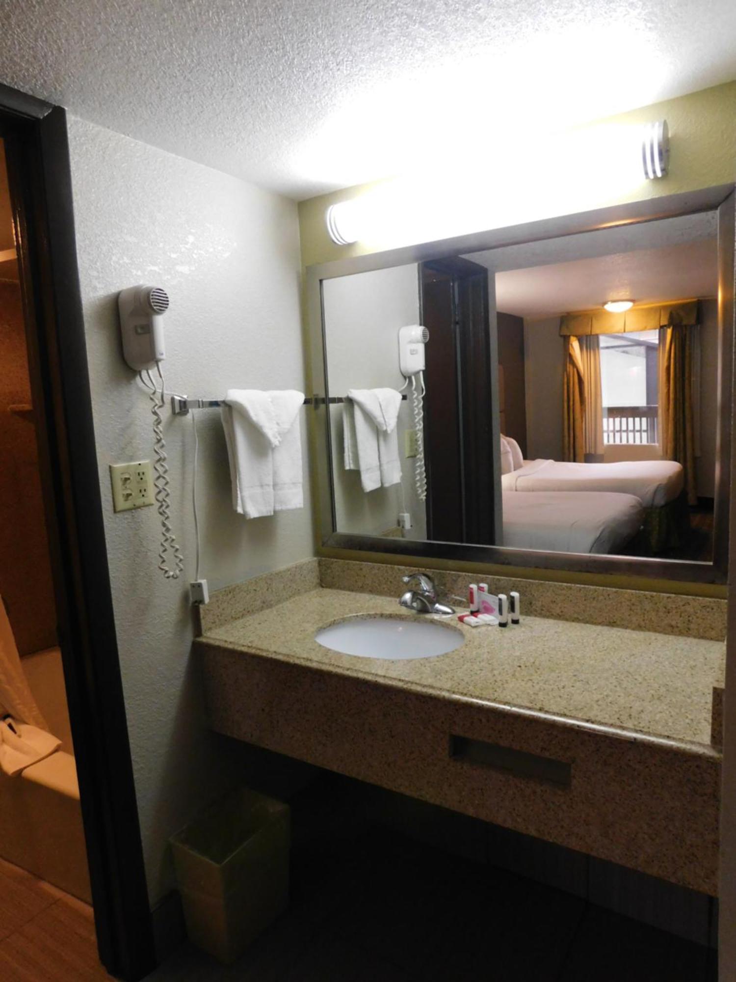 Standard Room, 2 Queen Beds, Non Smoking