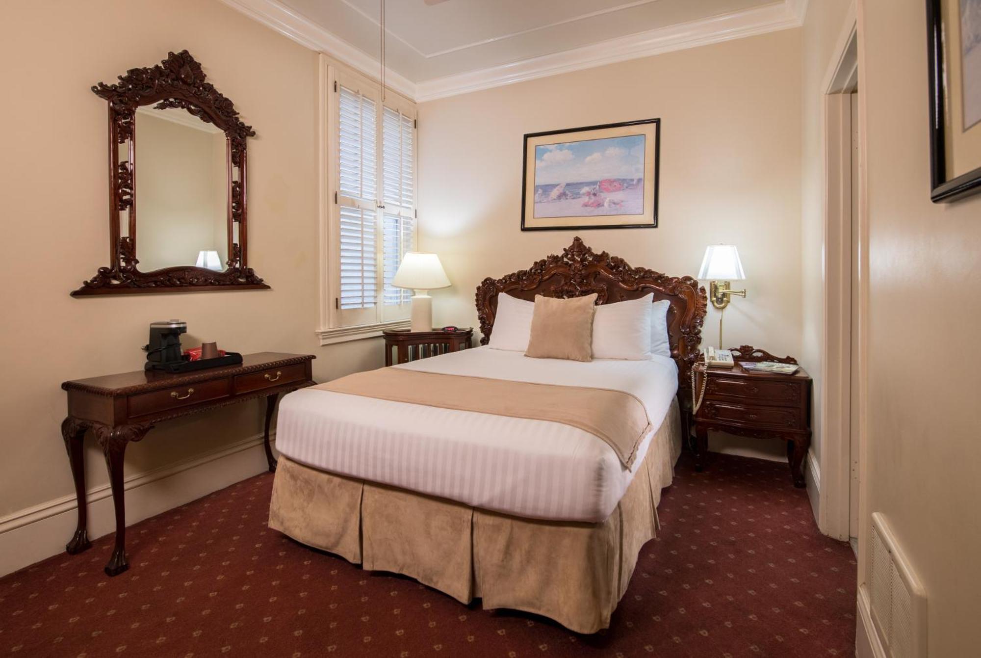 Queen Room,633094266:JPEG