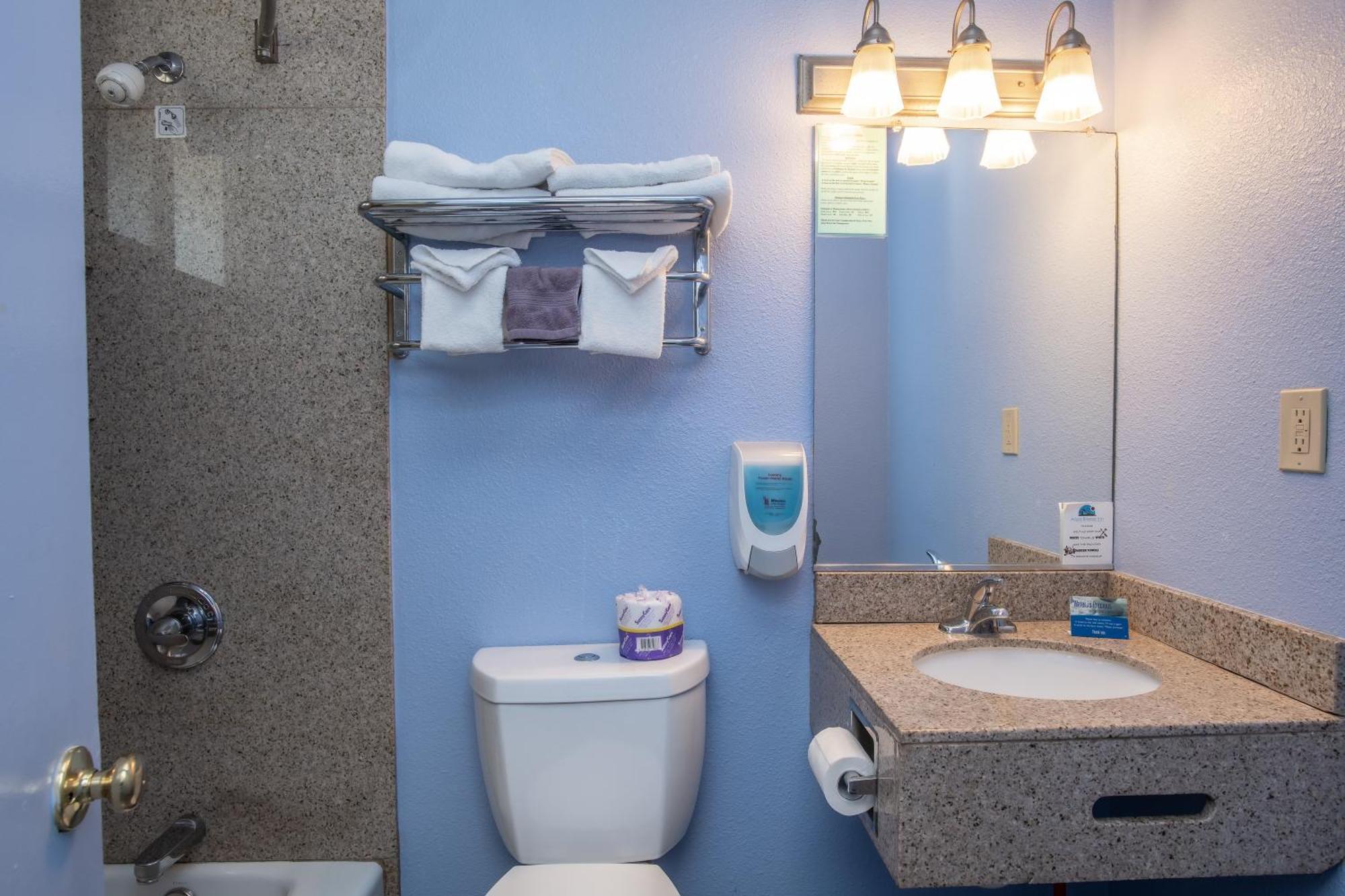 Queen Room with Two Queen Beds,1211086615:JPEG