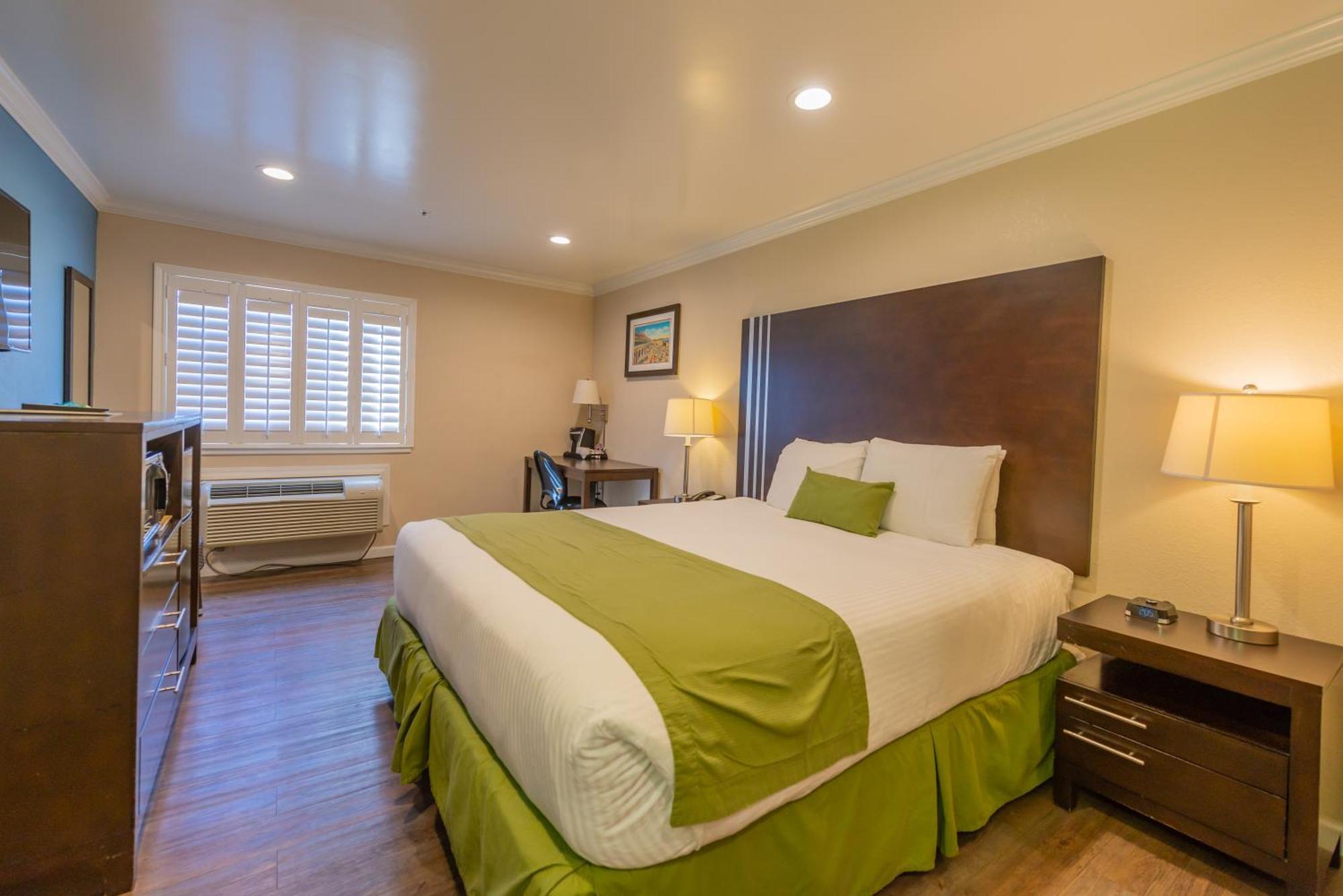 King Room,1211086108:JPEG