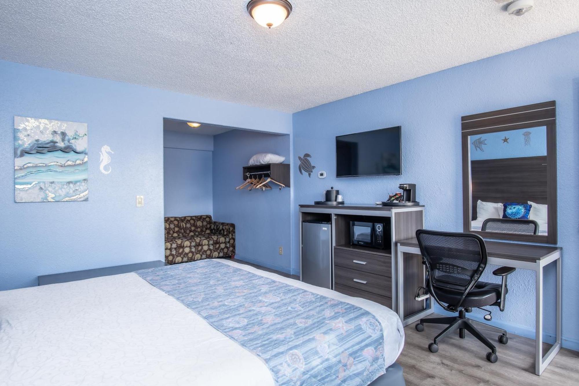 Deluxe Room (2 Adults + 1 Child)