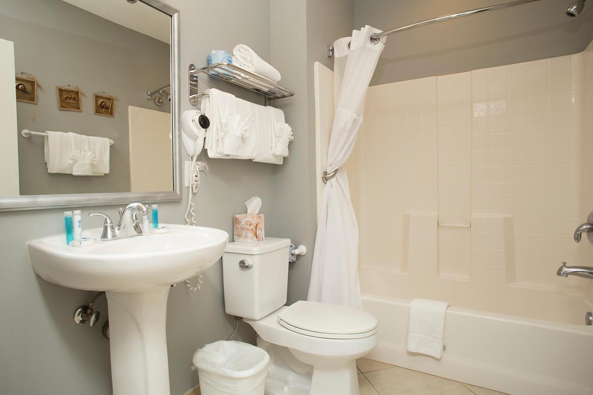 Corner Three-Bedroom Suite - Ocean Front,1211098222:JPEG