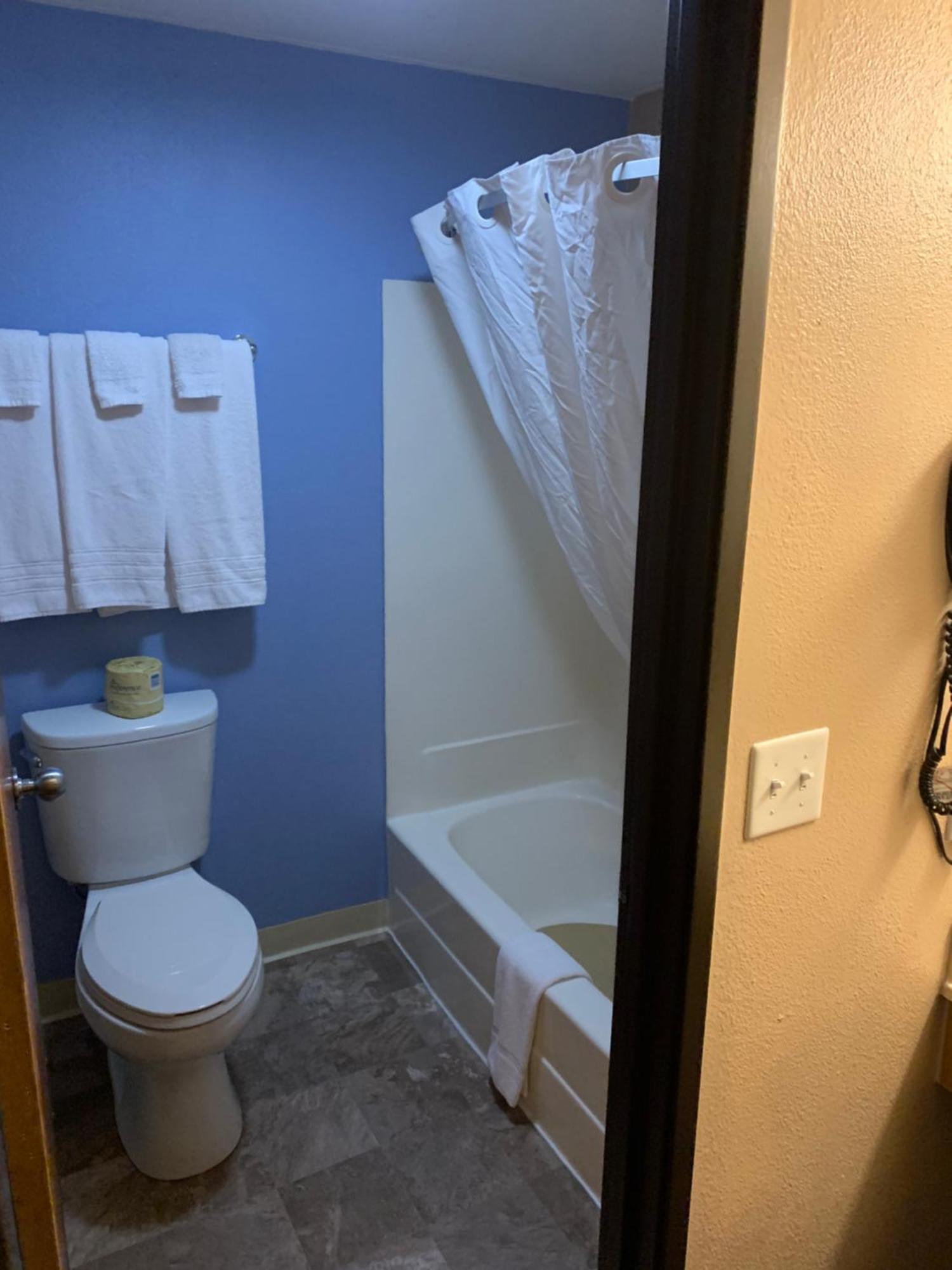 Standard King Room - Non-Smoking