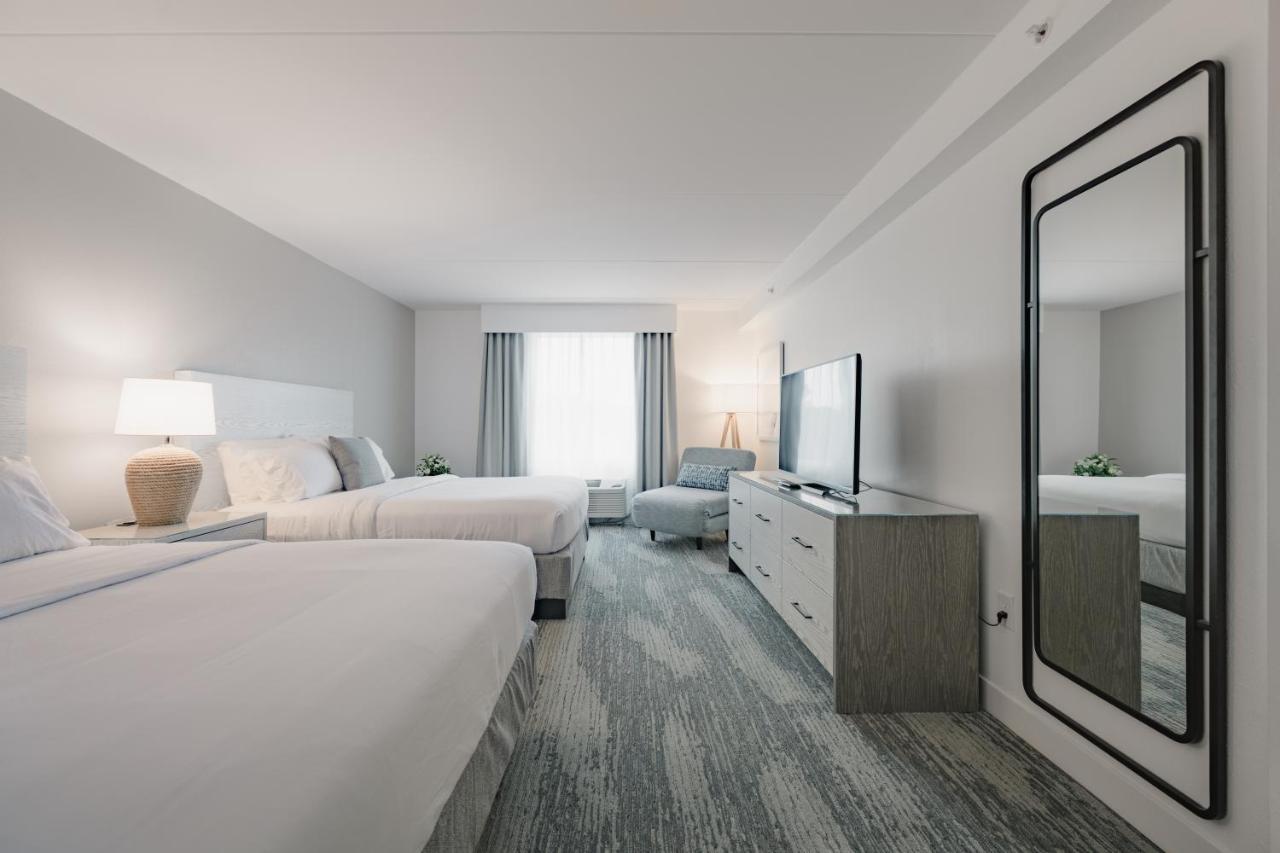 Queen Room with Two Queen Beds - Non-Smoking,1240317628:JPEG