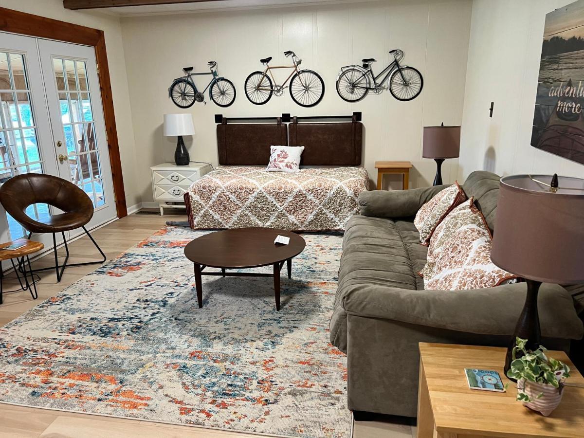 Three-Bedroom House,1255781290:JPEG