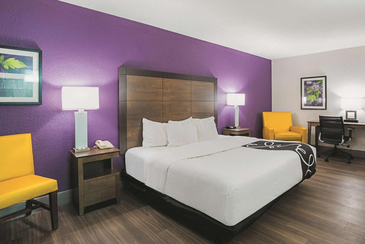 King Room - Hearing Accessible/Non-Smoking
