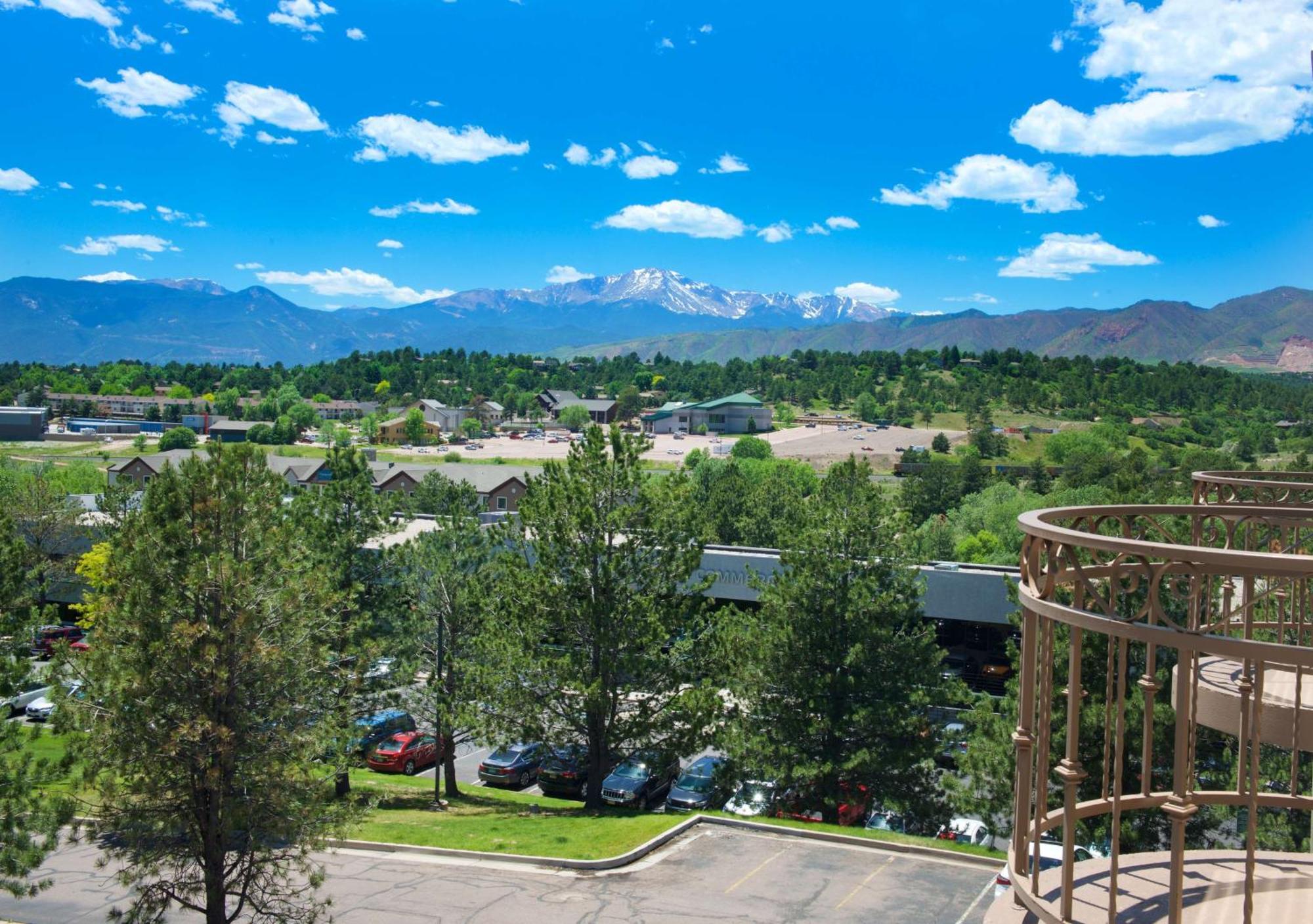 King Suite with Mountain View - Non-Smoking,1548562021:JPEG