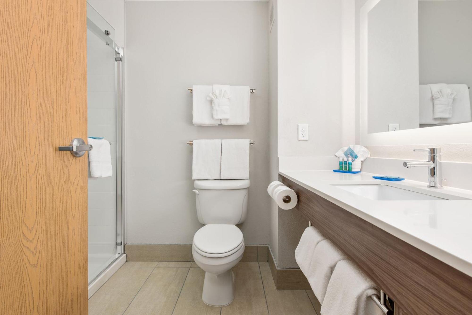 Standard Room with Two Queen Beds,1438555909:JPEG