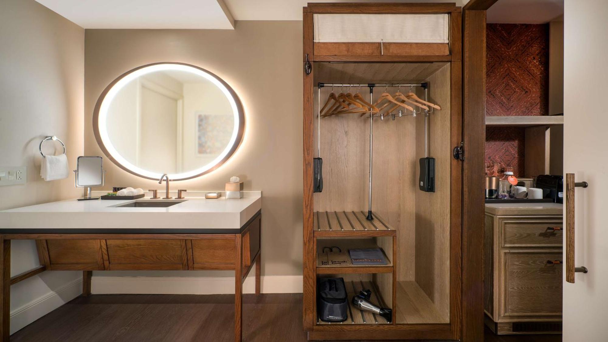 Deluxe King Room - Mobility Access