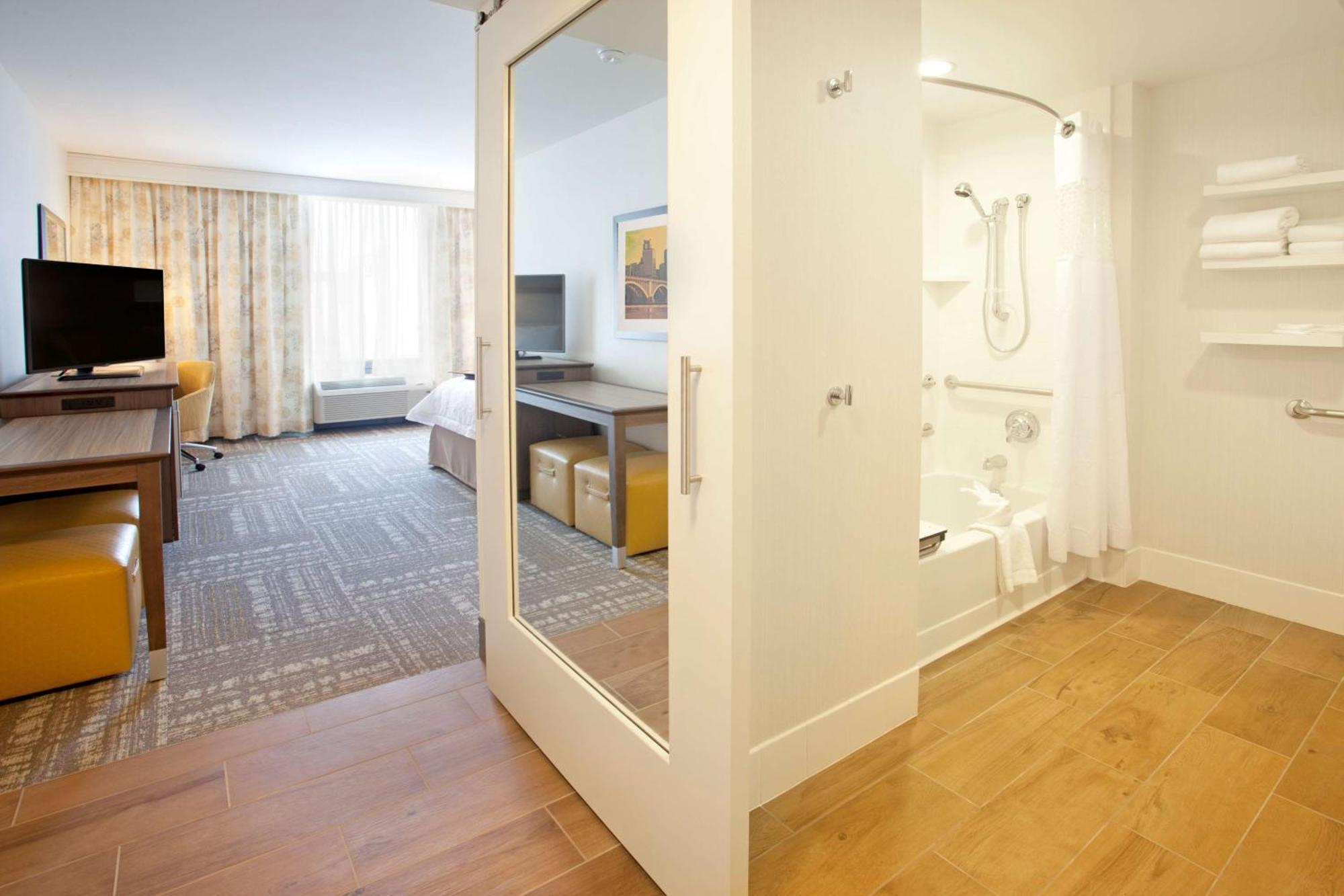 King Room - Mobility Access/Non-Smoking
