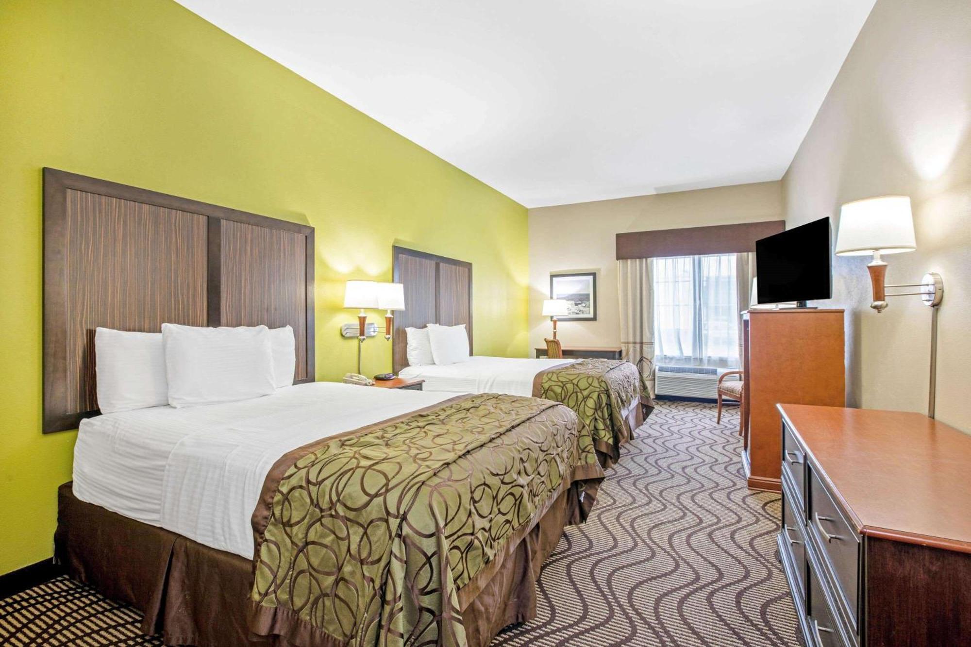 Queen Room with Two Queen Beds - Mobility/Hearing Accessible Tub with Grab Bars - Non-Smoking