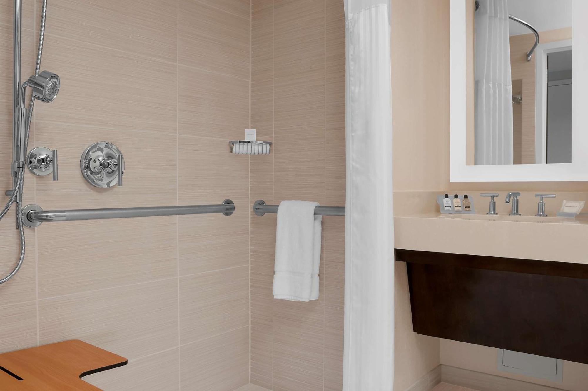 King Room Roll Shower Mobility Access,1275894040:JPEG