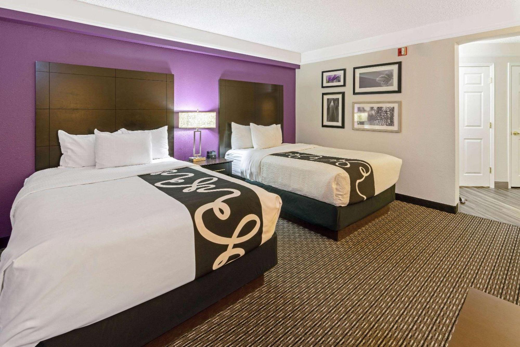 Deluxe Double Room with Two Double Beds,1276289488:JPEG