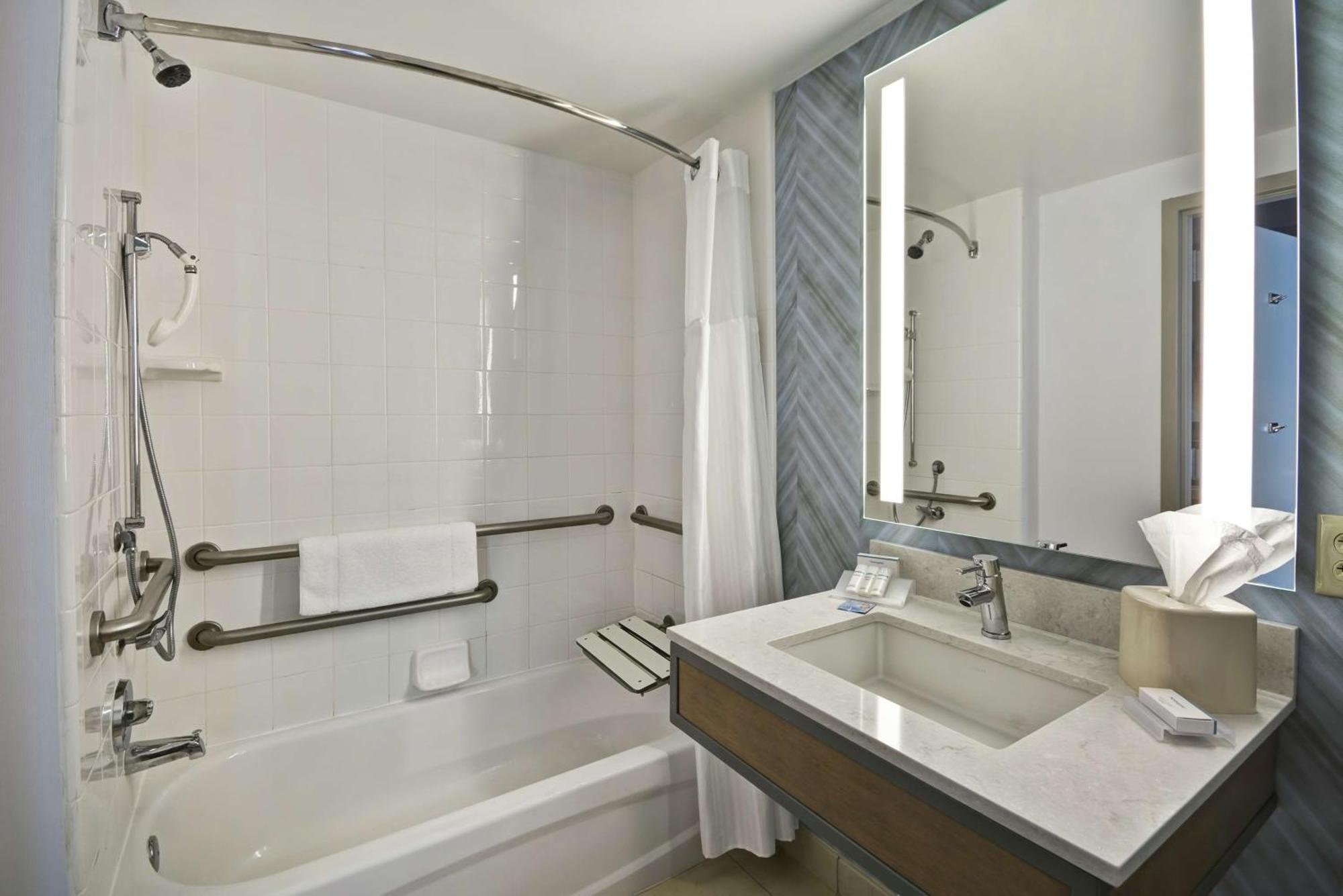 King Room with Tub - Mobility and Hearing Access