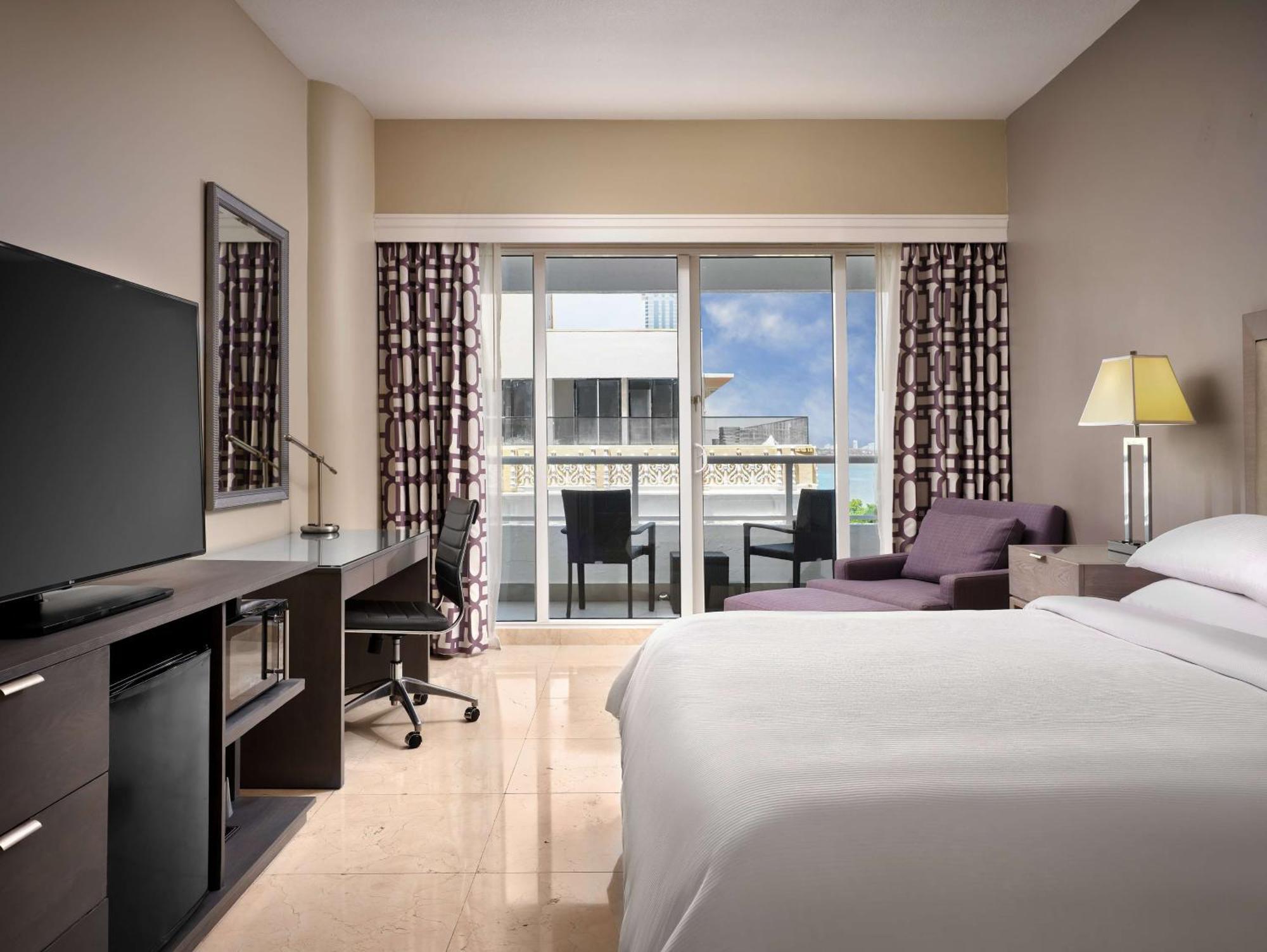 King Room with Balcony & Park View
