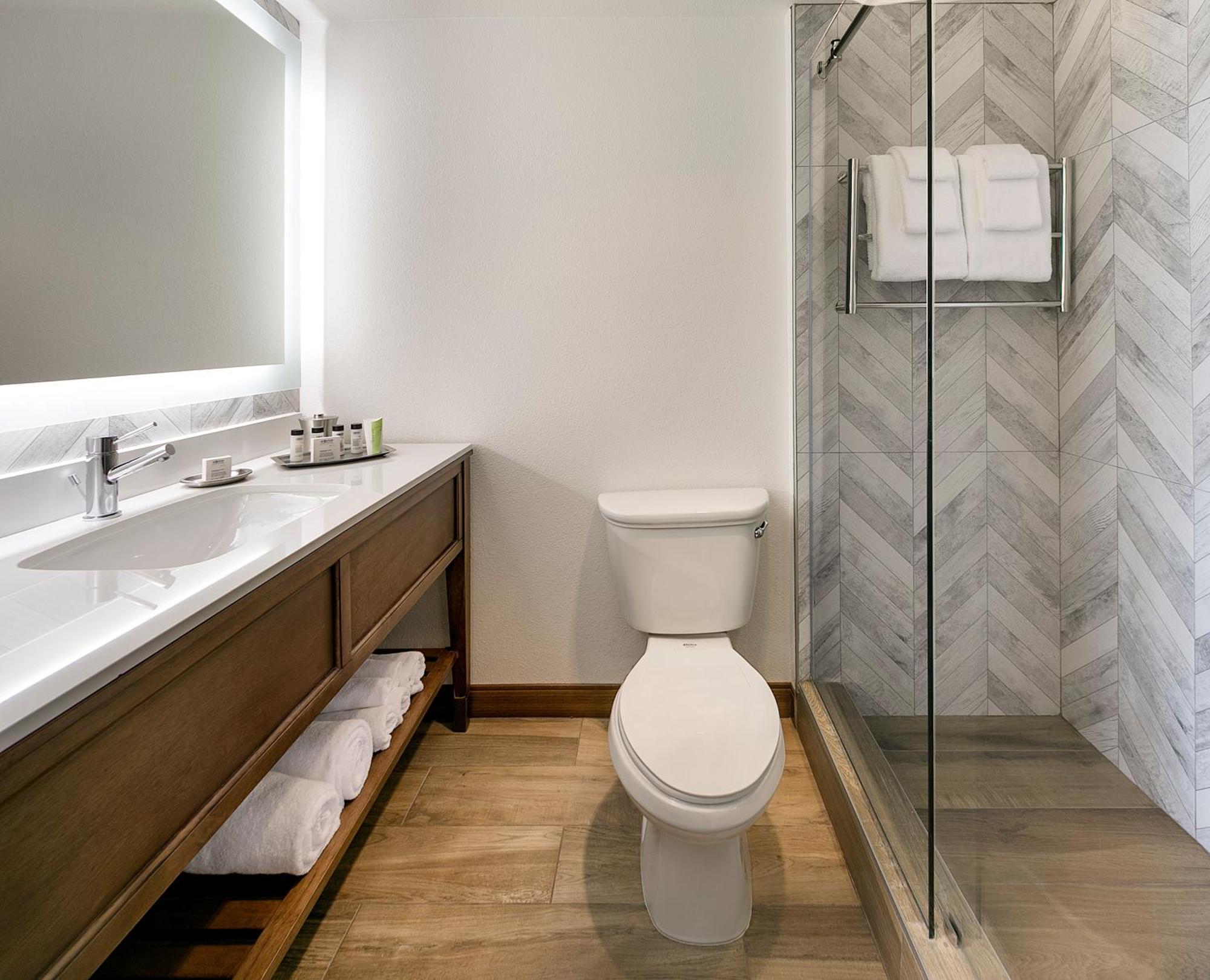 King Room,1276717585:JPEG