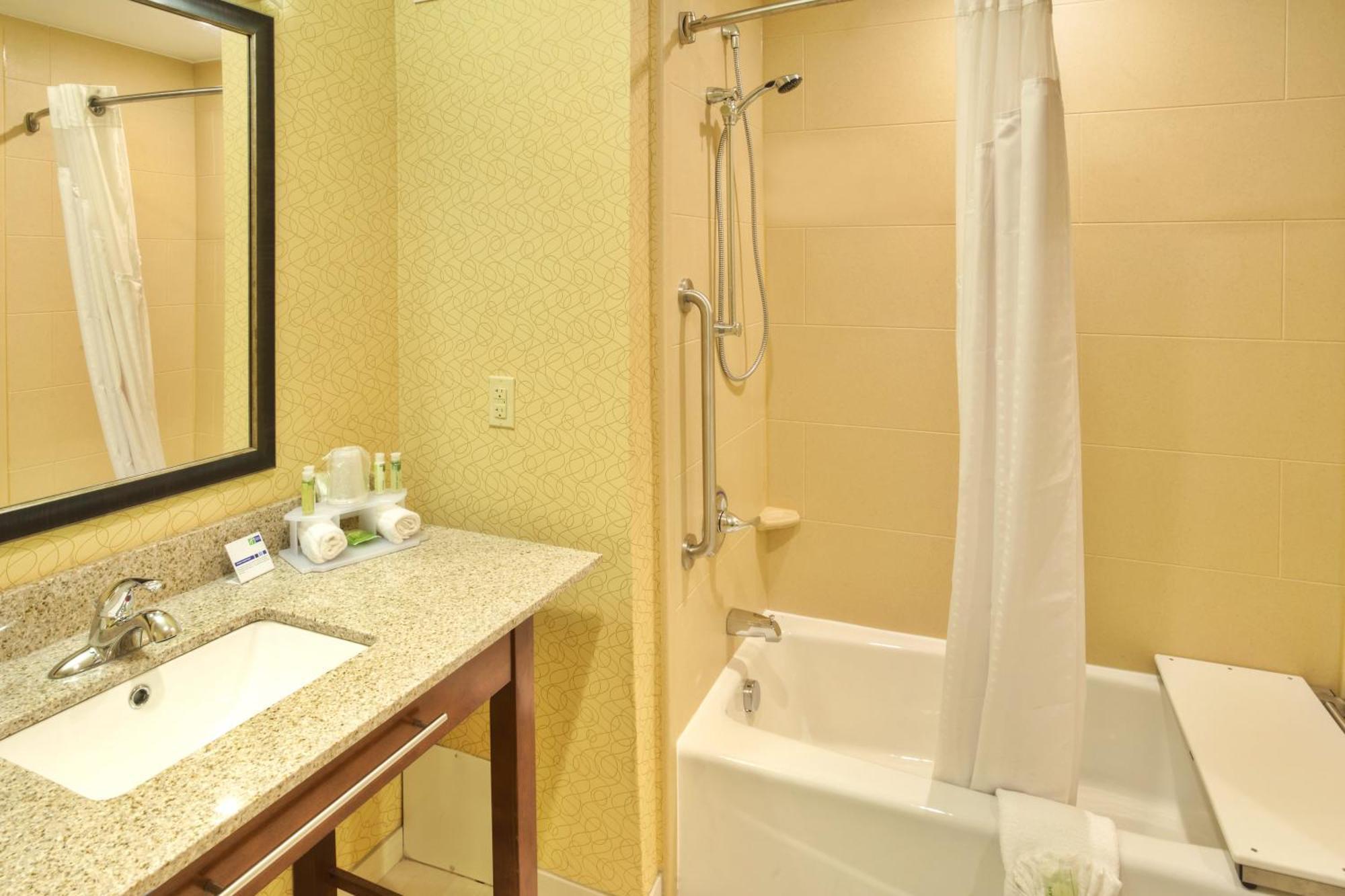 King Suite with Two King Beds - Hearing Accessible/Non-Smoking