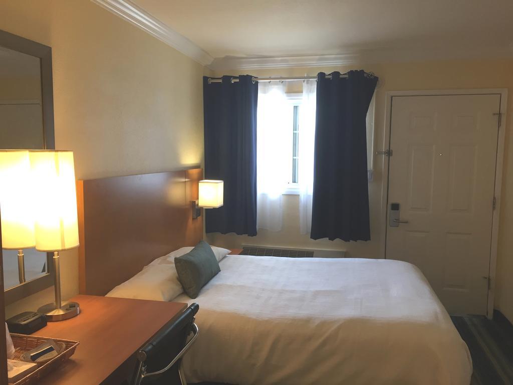 Double Room with One Double Bed - Non-Smoking