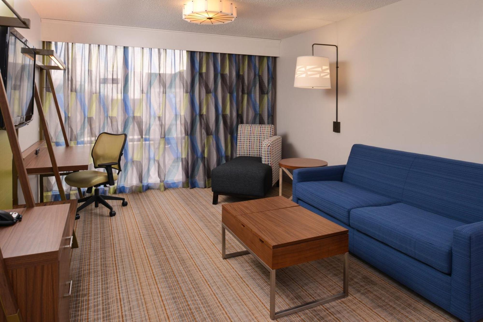 One-Bedroom King Suite Sofa Bed,1280587384:JPEG