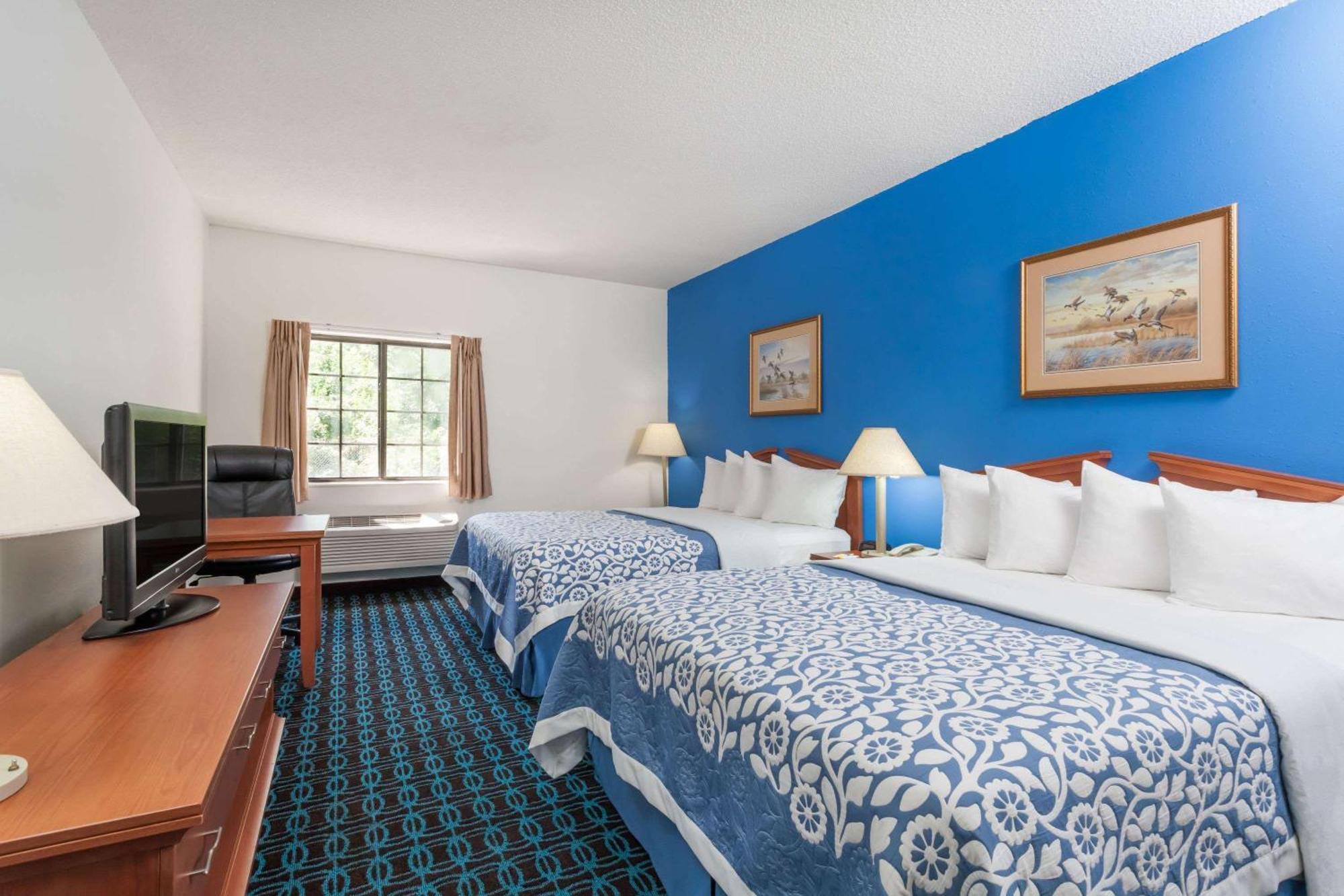 Queen Room with Two Queen Beds - Non-Smoking