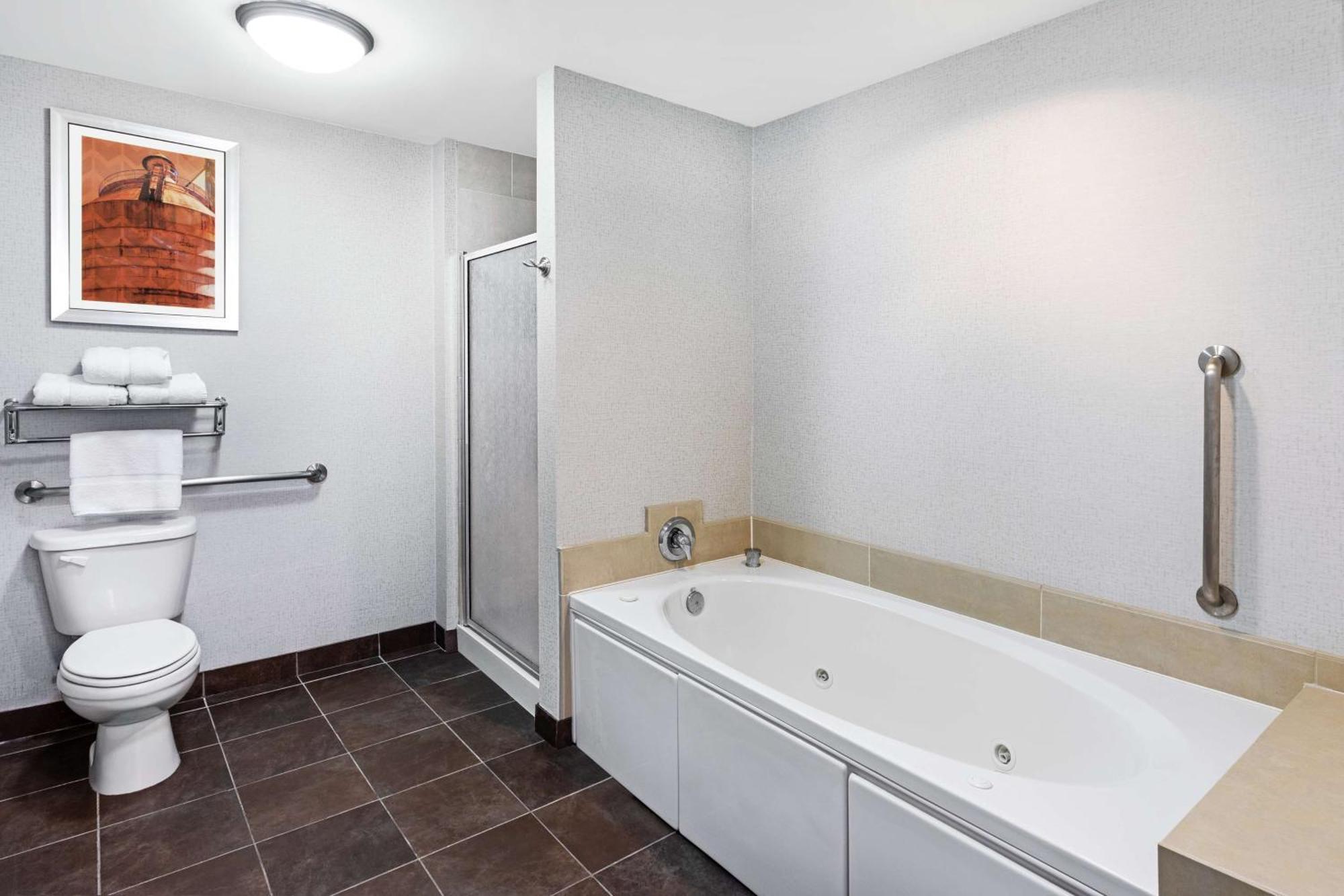 One-Bedroom King Suite with Whirlpool - Non-Smoking,1281189097:JPEG