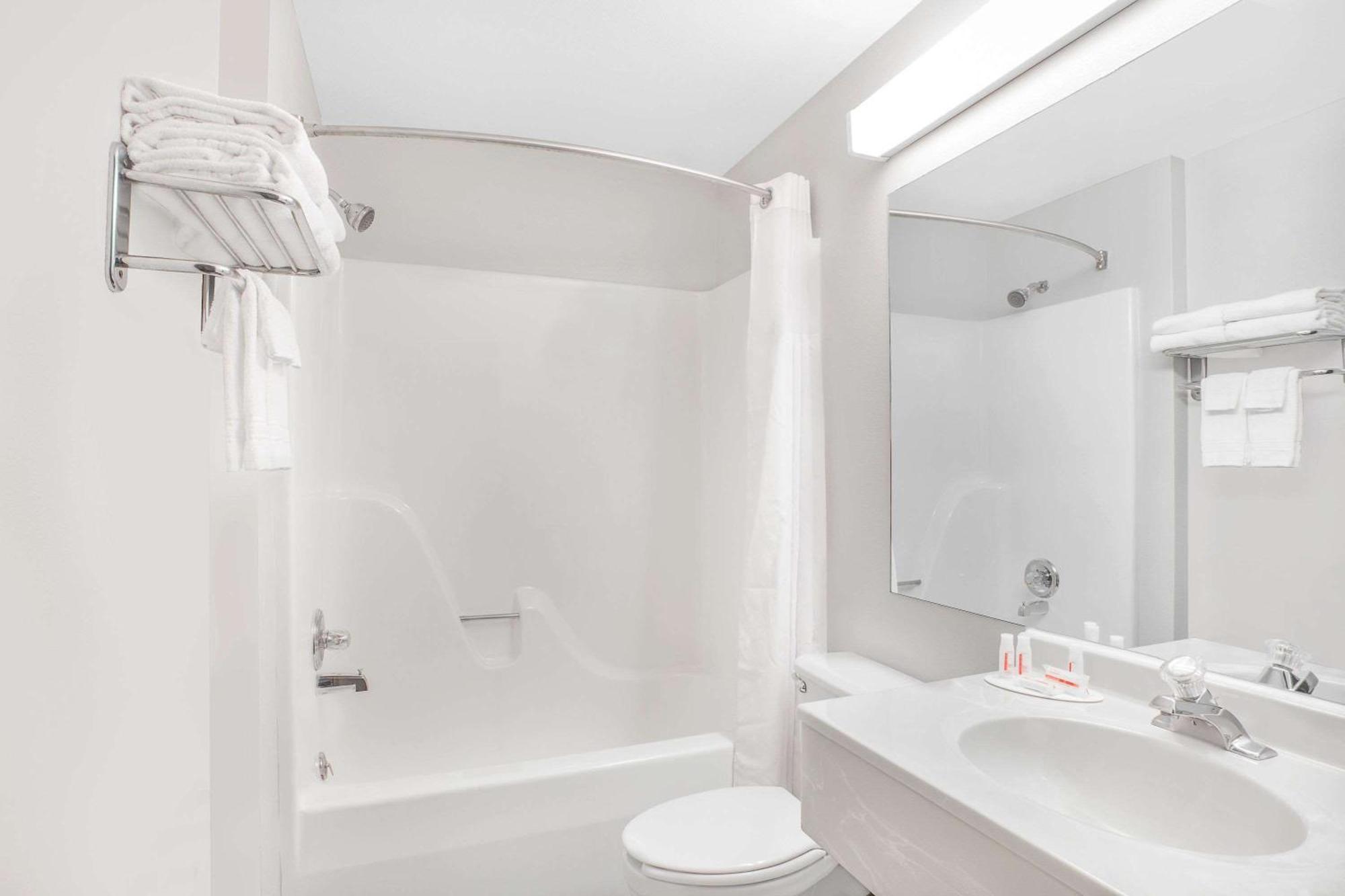 Queen Room - Non-Smoking / Non Pet Friendly,1709566969:JPEG