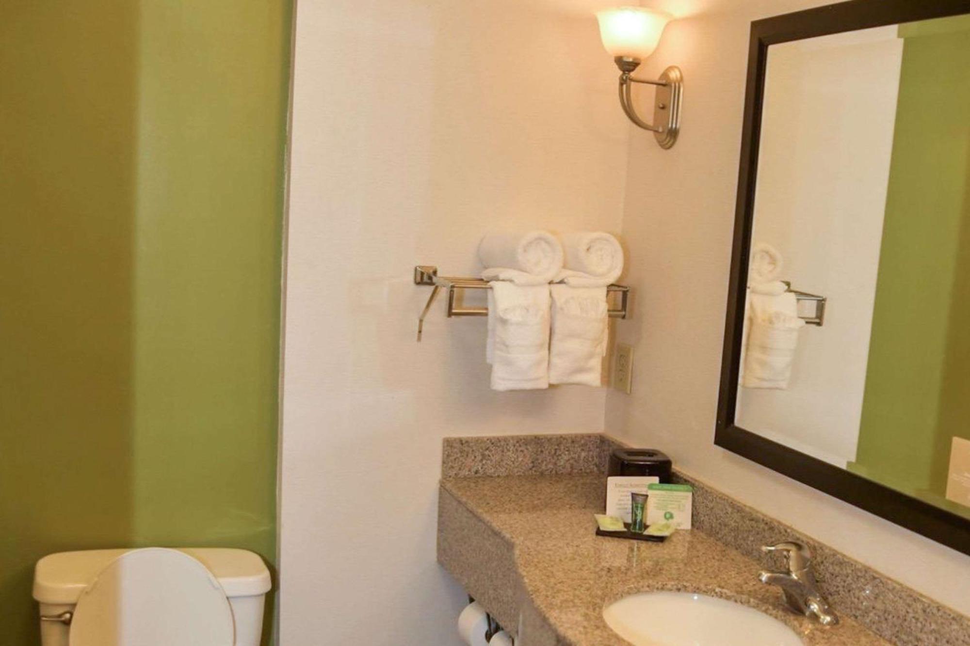King Room with Accessible Tub - Accessible/Non-Smoking
