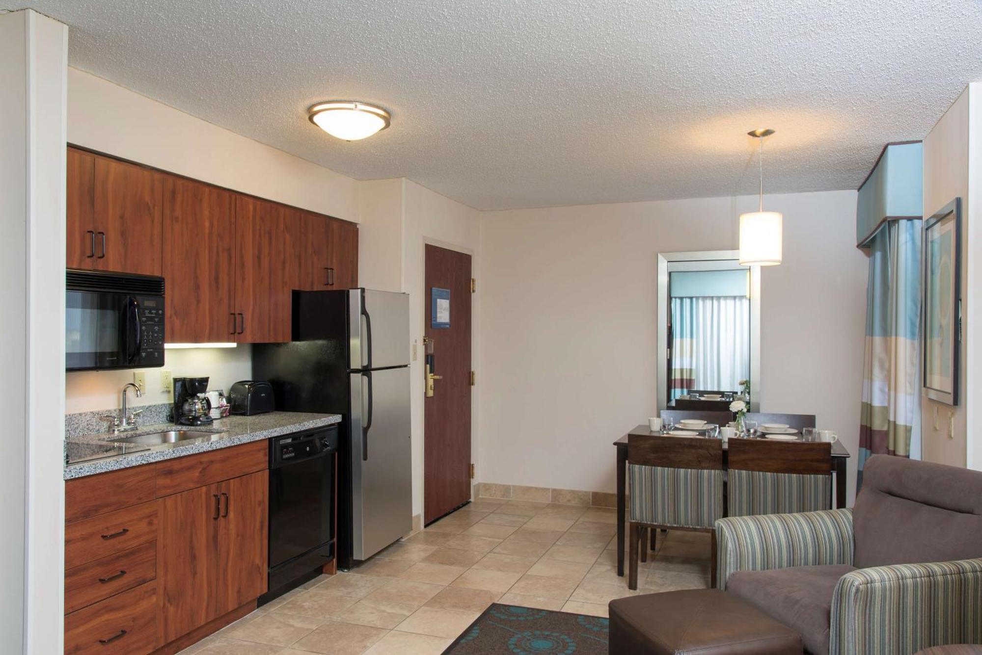 One-Bedroom Suite with Two Queen Beds and Kitchen - Non-Smoking