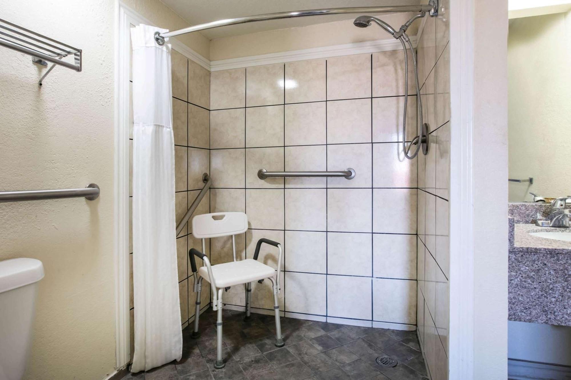 King Room with Bath Tub - Mobility/Hearing Accessible - Non-Smoking,1351023178:JPEG