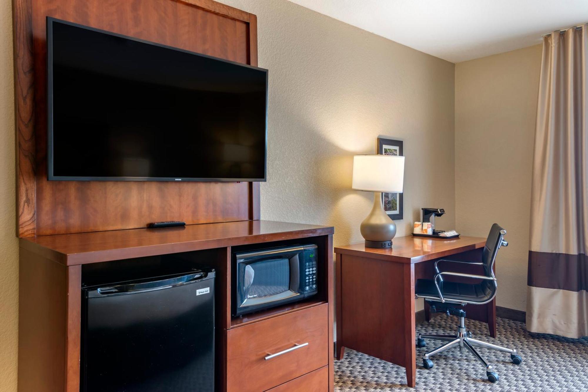 King Room Accessible or Non-Smoking or Pet Friendly,1282290709:JPEG