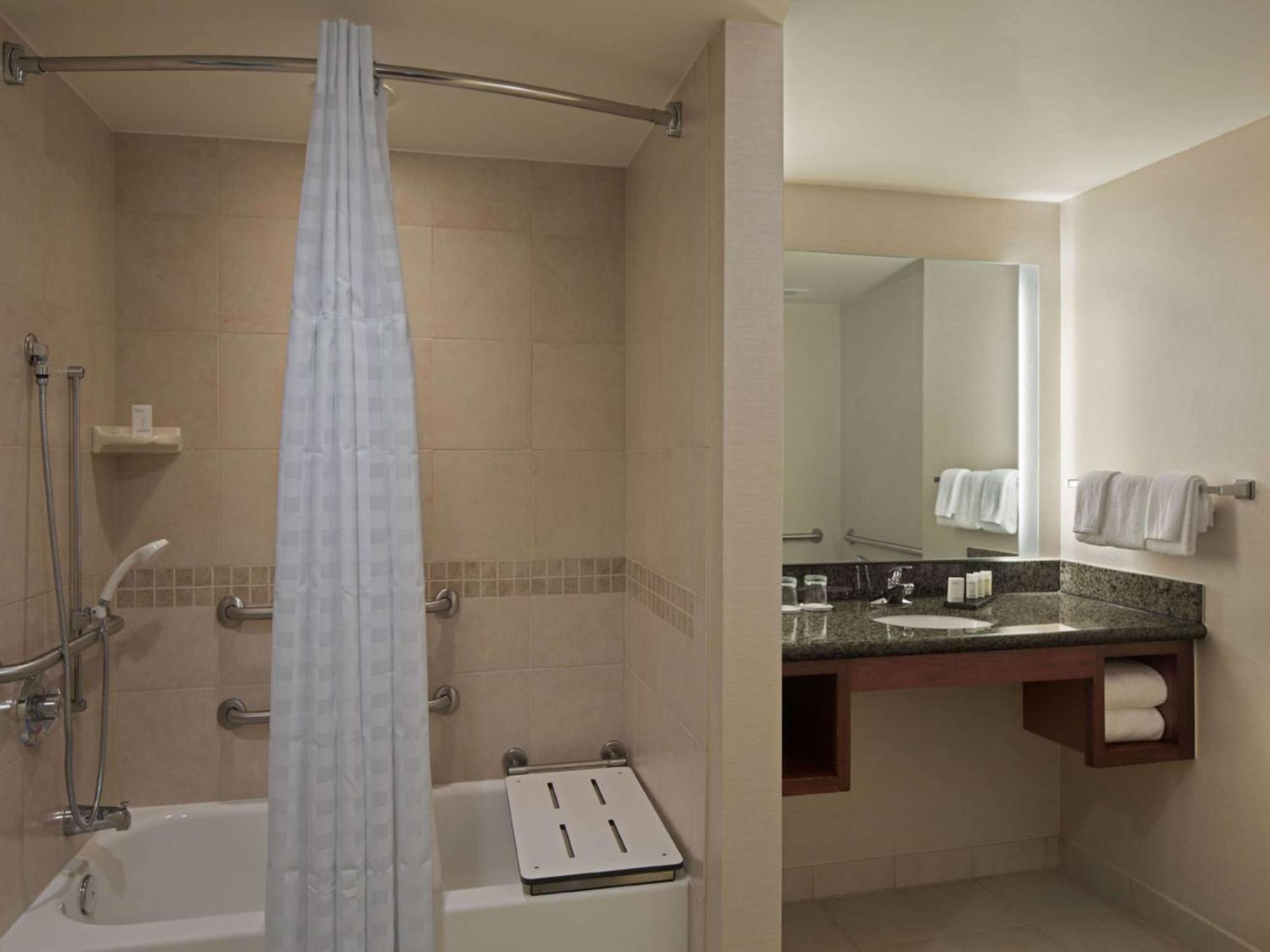 Two-Room Suite with Two Queen Beds - Mobility Access